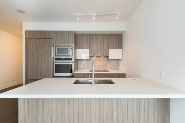 Toronto W06, ON M8V 0C8,56 ANNIE CRAIG DR #3903