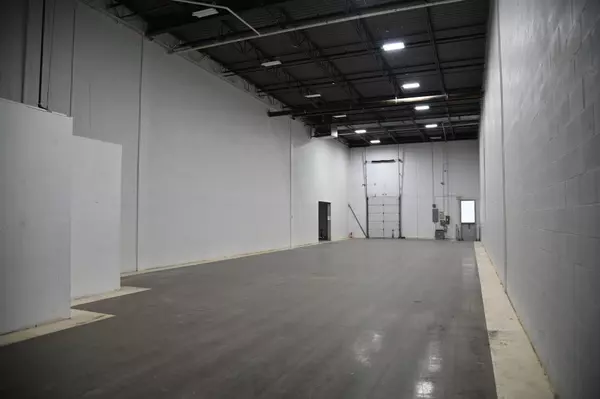 Mississauga, ON L5L 0A3,3600A Laird RD #8