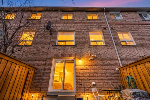 Brampton, ON L6V 4M1,2 Clay Brick CT NW #3