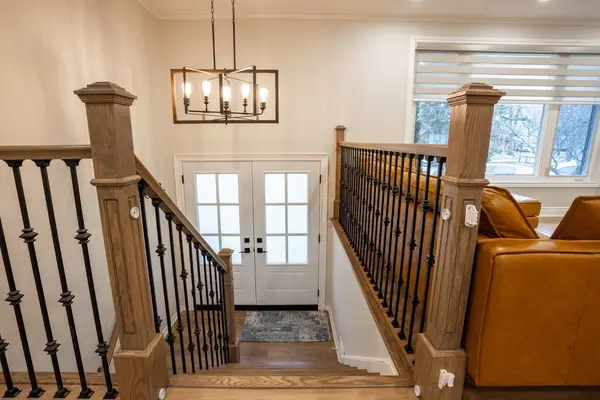 Burlington, ON L7N 1Y9,301 Lakeview AVE