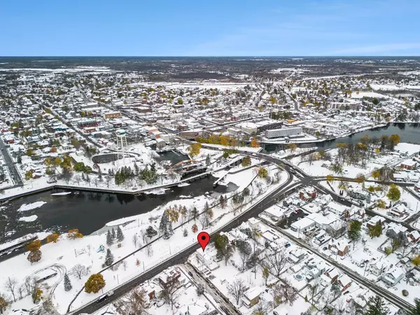 Smiths Falls, ON K7A 4E8,17 Lombard ST