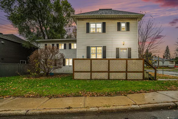 Smiths Falls, ON K7A 4E8,17 Lombard ST