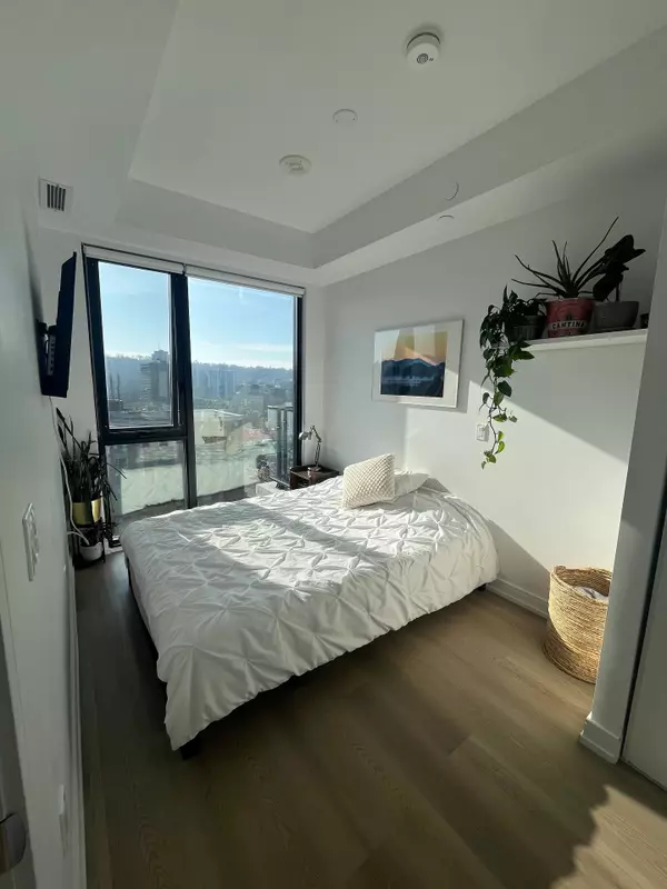 Hamilton, ON L8R 0A8,1 Jarvis ST #1501