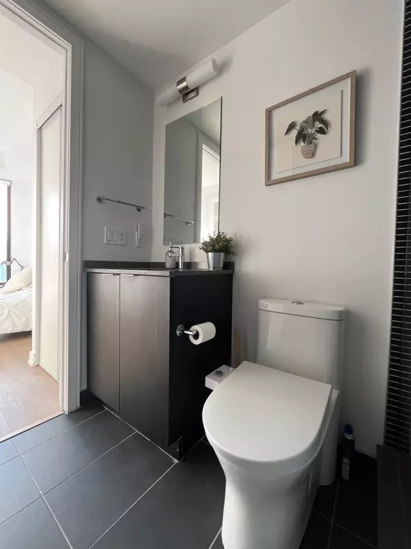 Hamilton, ON L8R 0A8,1 Jarvis ST #1501