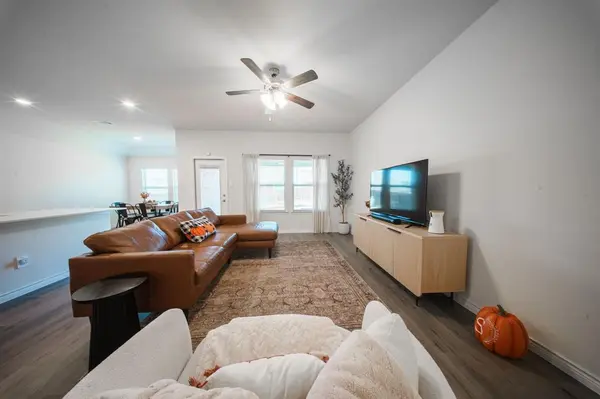 Aubrey, TX 76227,9913 Autumn Leaves Lane