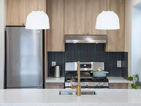 Toronto E01, ON M4M 3B1,27 Marigold AVE #Upper