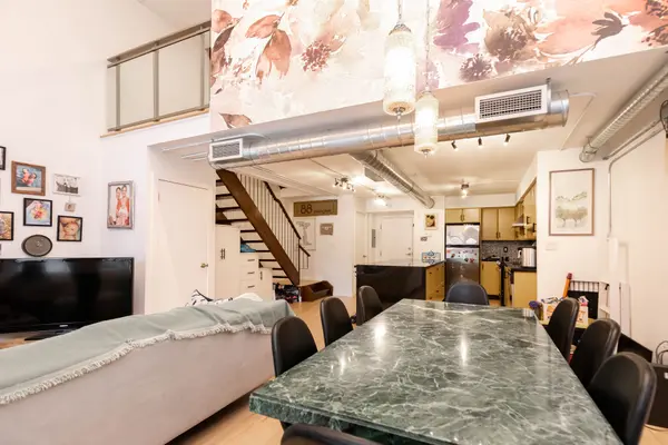 Toronto W02, ON M6H 4K1,1100 Lansdowne AVE #328