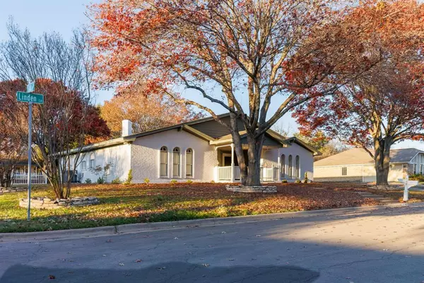 Hewitt, TX 76643,100 Linden Lane