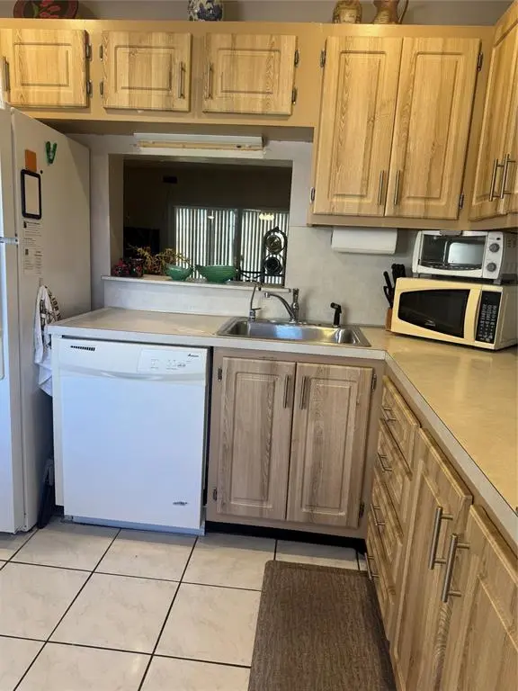 Lauderdale Lakes, FL 33319,3940 NW 42 Ave #315