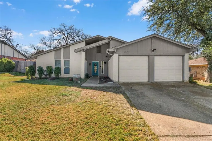 4704 Burning Springs Drive, Arlington, TX 76017