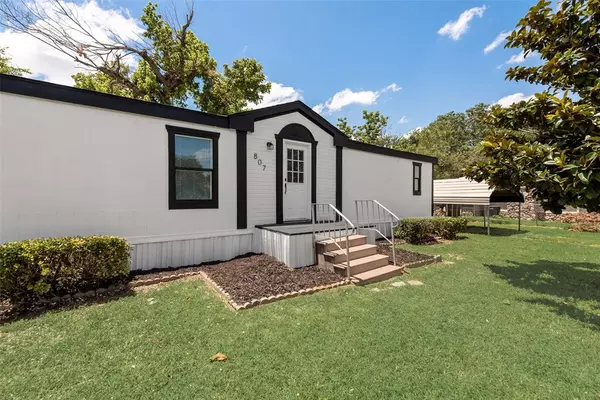 807 1st Street, Bridgeport, TX 76426