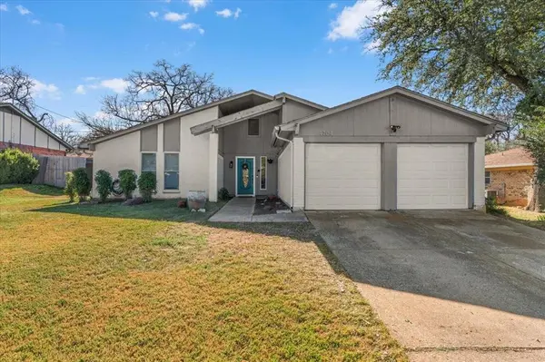 4704 Burning Springs Drive, Arlington, TX 76017