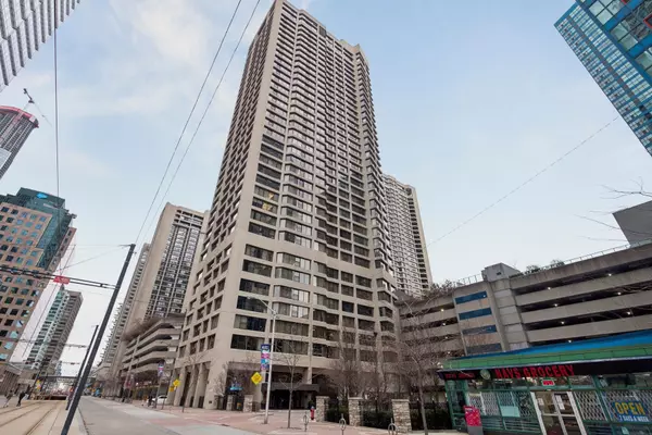 55 Harbour SQ #1418, Toronto C01, ON M5J 2L1