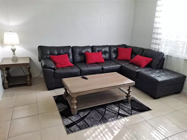 Sunrise, FL 33325,705 SW 148th Ave #207