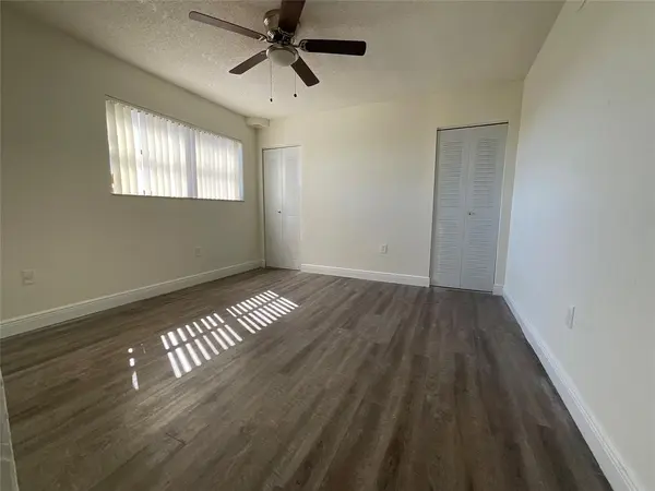 North Miami Beach, FL 33179,19455 NE 10 Ave #4-116