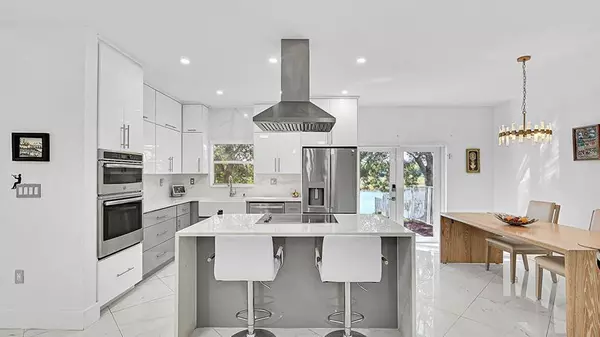 Pembroke Pines, FL 33028,518 NW 130th Way