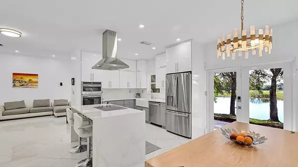 Pembroke Pines, FL 33028,518 NW 130th Way