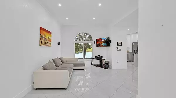 Pembroke Pines, FL 33028,518 NW 130th Way