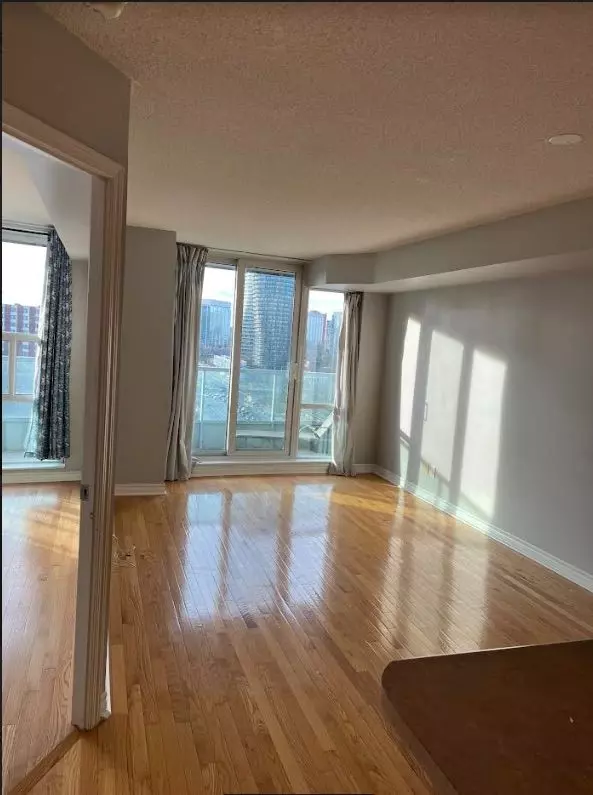 Mississauga, ON L5B 5M1,1 Elm DR W #1309