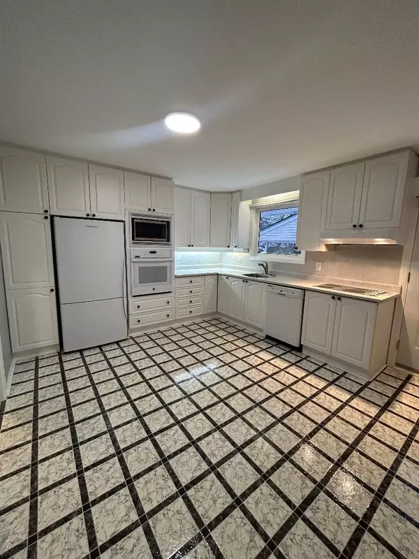 Billings Bridge - Riverside Park And Area, ON K1V 7G6,691 Fielding DR