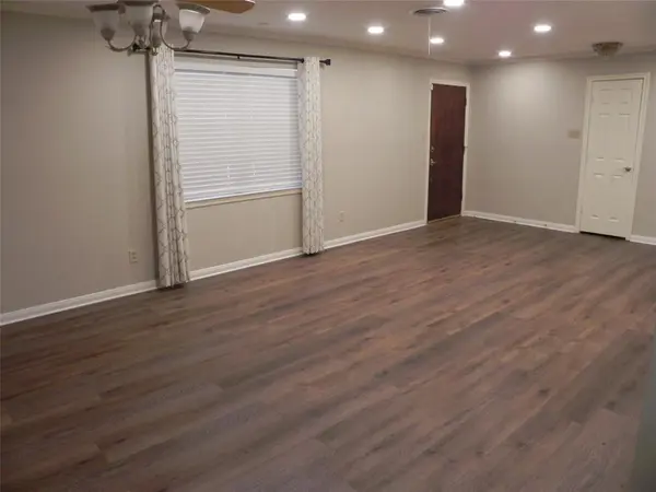 Mansfield, TX 76063,121 N Wisteria Street