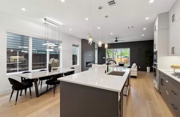 Dallas, TX 75219,2333 Vagas Street