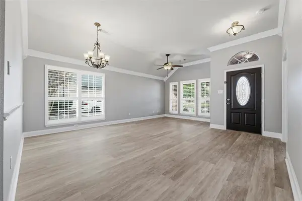 Grand Prairie, TX 75052,5867 Grayco Drive