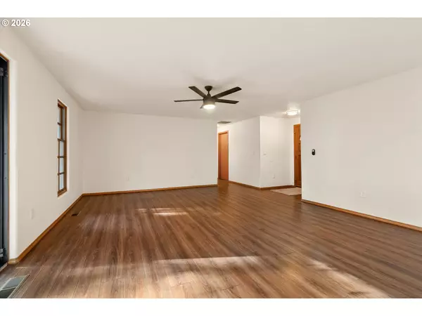 Bend, OR 97702,1843 SE MOORWOOD CT