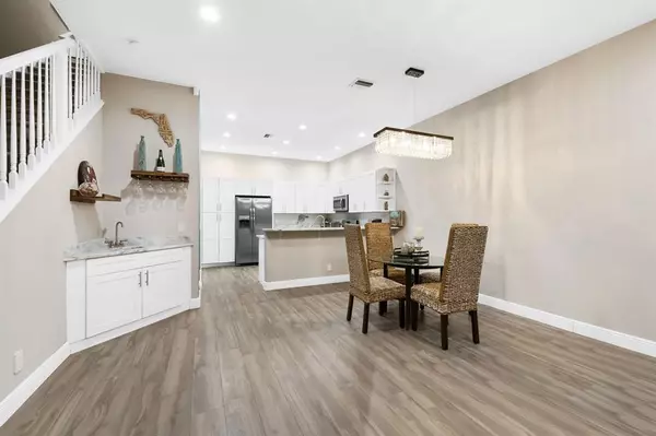 919 NE 17th Way, Fort Lauderdale, FL 33304