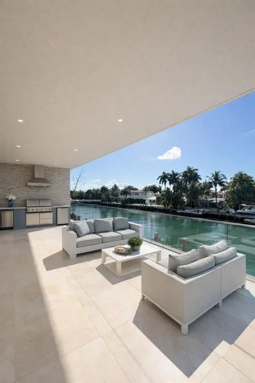 Bay Harbor Islands, FL 33154,9700 W Bay Harbor Dr #PH4