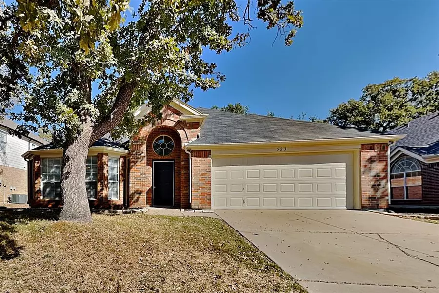 523 Deerwood Drive, Burleson, TX 76028