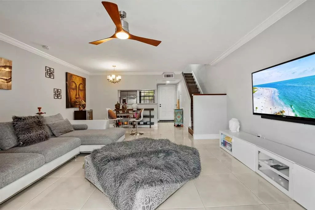 Pembroke Pines, FL 33026,11652 NW 11th St