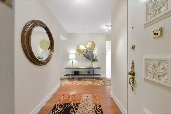 Oak Bay, BC V8S 2N8,1440 BEACH Dr #507