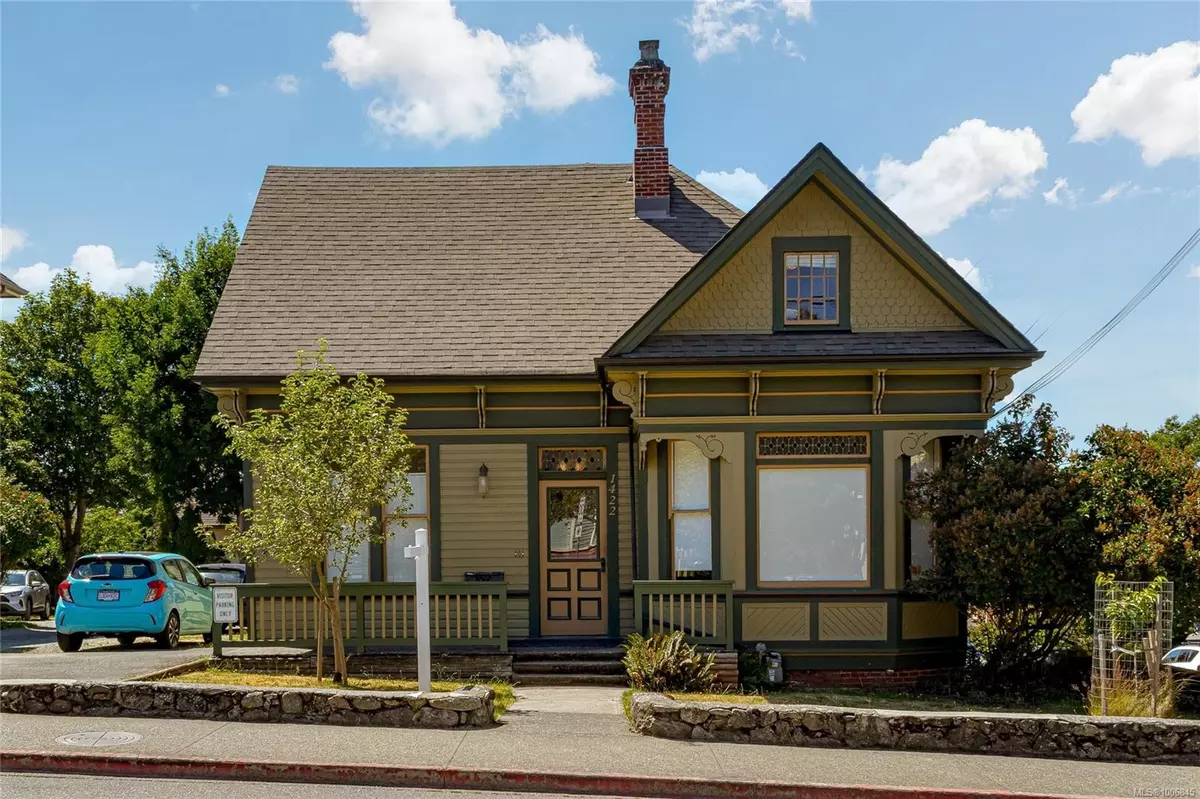 Victoria, BC V8V 4P7,1422 Fernwood Rd