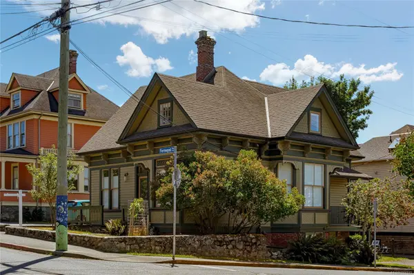 Victoria, BC V8V 4P7,1422 Fernwood Rd