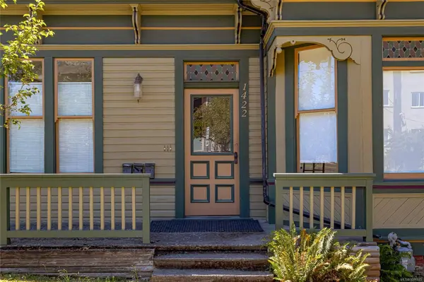 Victoria, BC V8V 4P7,1422 Fernwood Rd