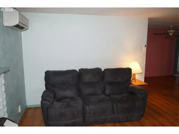 Springfield, OR 97478,802 54th PL