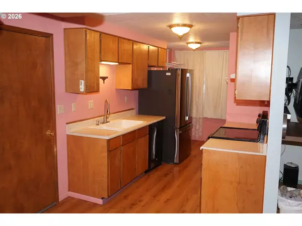 Springfield, OR 97478,802 54th PL