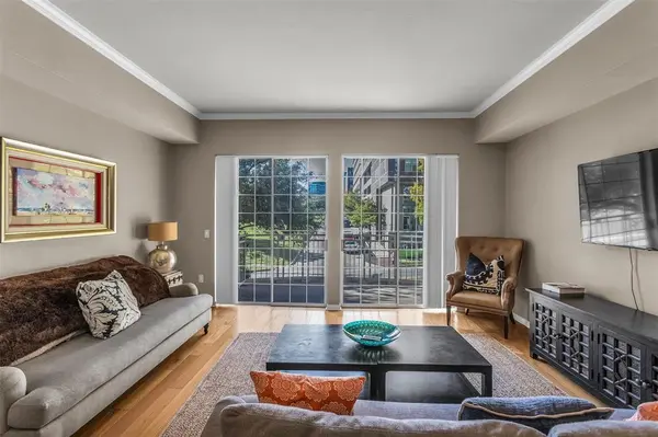 Dallas, TX 75219,3225 Turtle Creek Boulevard #10