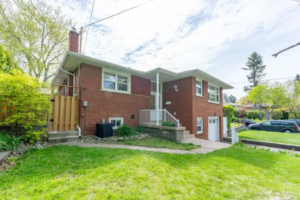 Toronto C13, ON M4A 2B8,145 Sloane AVE