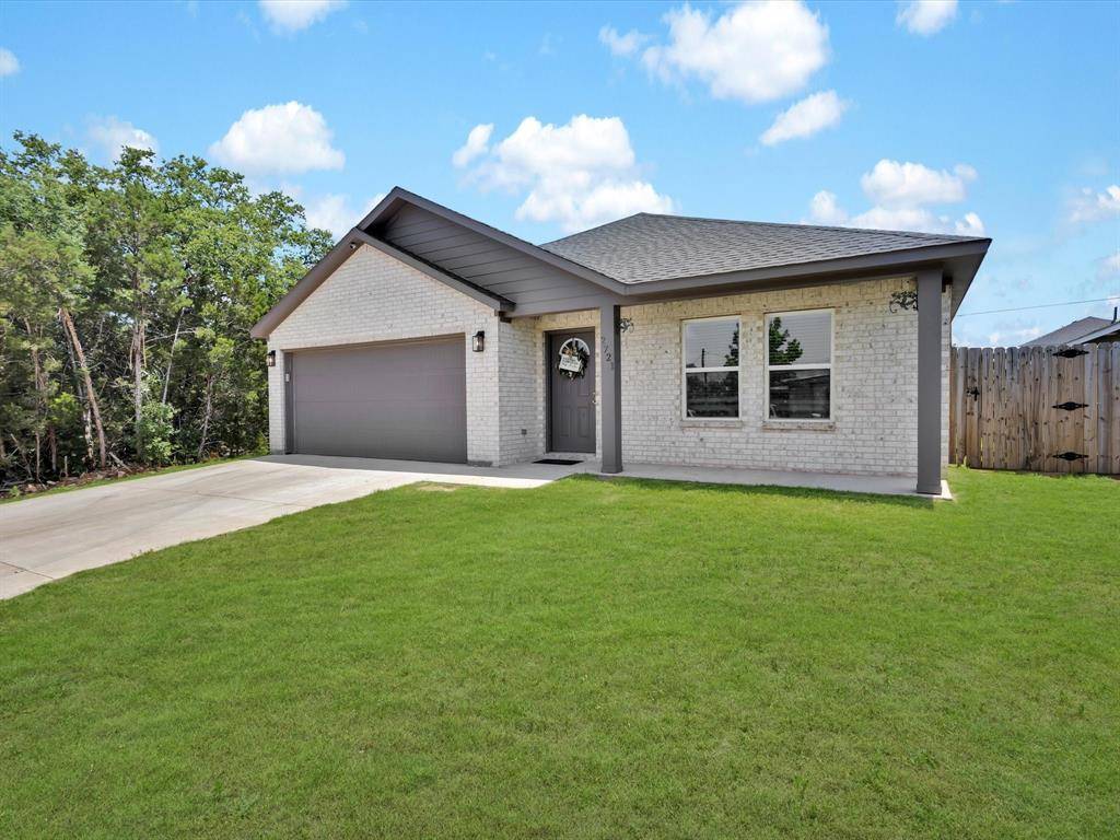 2721 Beechwood Street, Granbury, TX 76048