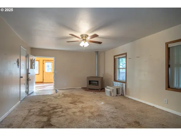 839 UNION GAP LOOP RD, Oakland, OR 97462