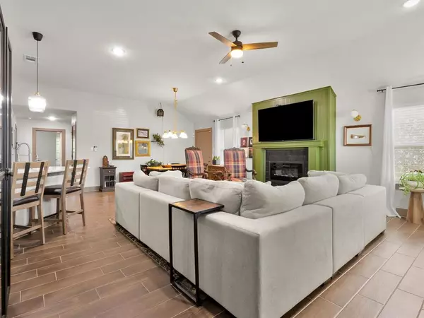 Granbury, TX 76048,2721 Beechwood Street