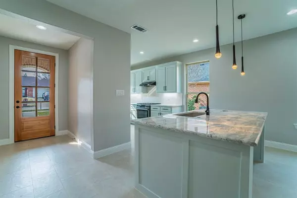 Dallas, TX 75249,8319 Deep Green Drive