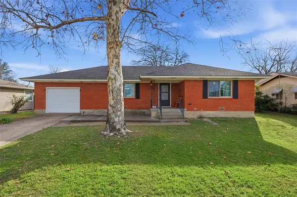 704 N Harrison Street, West, TX 76691