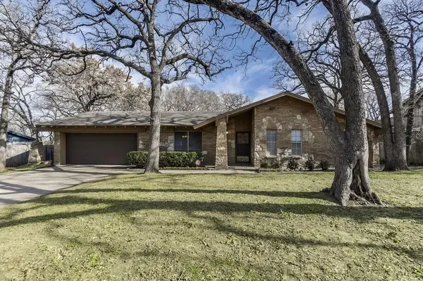 807 N Bowen Road, Arlington, TX 76012