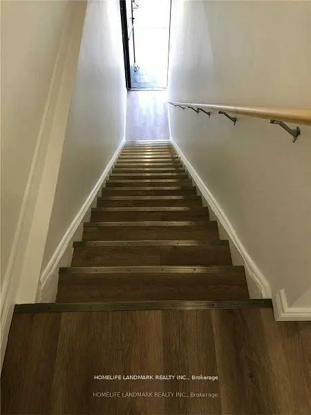 422 Queen ST W, Toronto C01, ON M5V 2A7