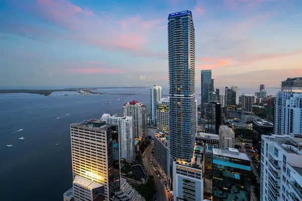 Miami, FL 33131,950 Brickell Bay Dr #5205