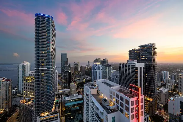 Miami, FL 33131,950 Brickell Bay Dr #5205