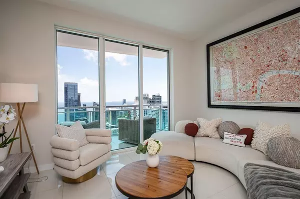 Miami, FL 33131,950 Brickell Bay Dr #5205